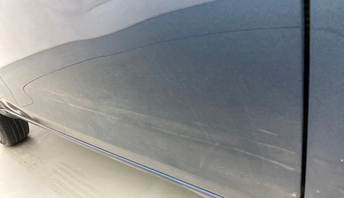 2011 Maruti Ritz VXI, Petrol, Manual, 84,118 km, Driver-side door - Slightly dented