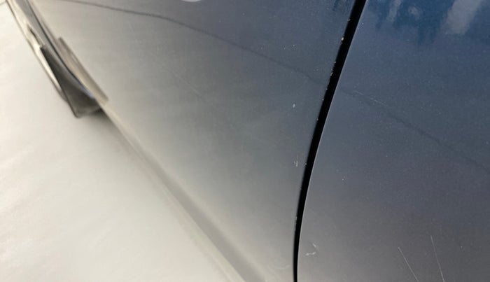 2011 Maruti Ritz VXI, Petrol, Manual, 84,118 km, Front passenger door - Slightly dented