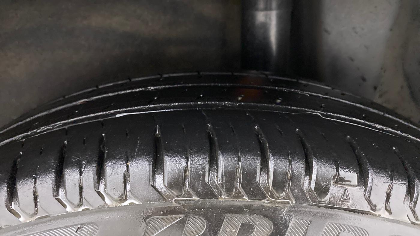 2011 Maruti Ritz VXI, Petrol, Manual, 84,118 km, Left Rear Tyre Tread