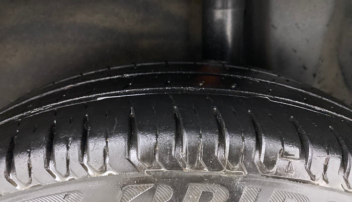 2011 Maruti Ritz VXI, Petrol, Manual, 84,118 km, Left Rear Tyre Tread