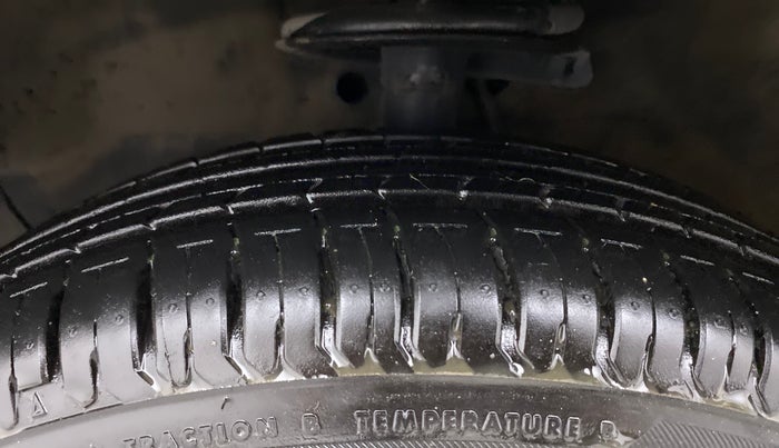 2011 Maruti Ritz VXI, Petrol, Manual, 84,118 km, Left Front Tyre Tread