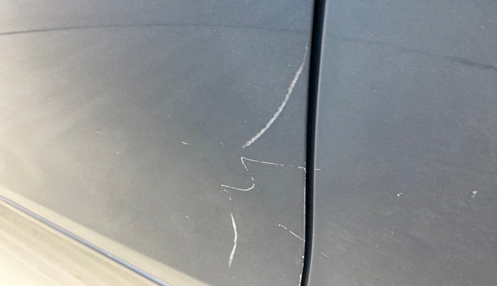 2011 Maruti Ritz VXI, Petrol, Manual, 84,118 km, Front passenger door - Minor scratches
