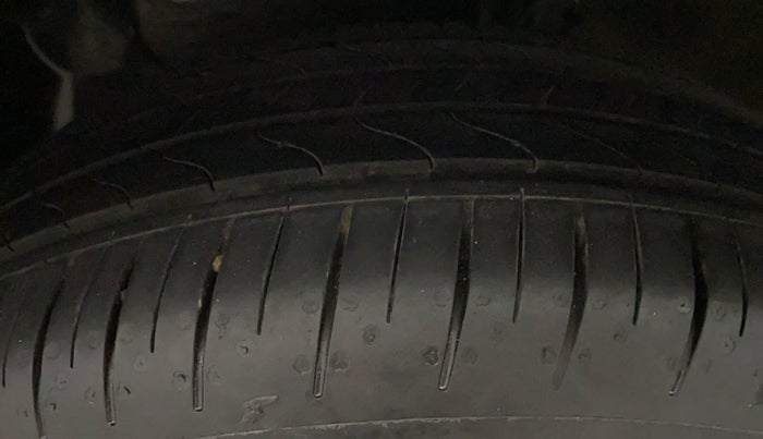 2016 Hyundai Elite i20 ASTA 1.2 (O), Petrol, Manual, 84,649 km, Left Front Tyre Tread