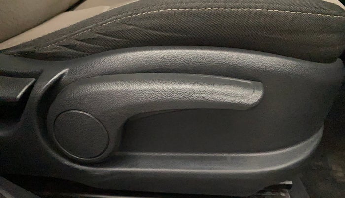 2016 Hyundai Elite i20 ASTA 1.2 (O), Petrol, Manual, 84,649 km, Driver Side Adjustment Panel