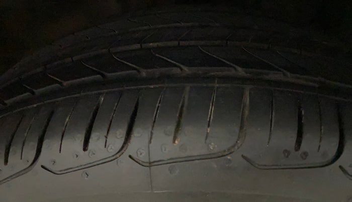 2016 Hyundai Elite i20 ASTA 1.2 (O), Petrol, Manual, 84,649 km, Right Front Tyre Tread