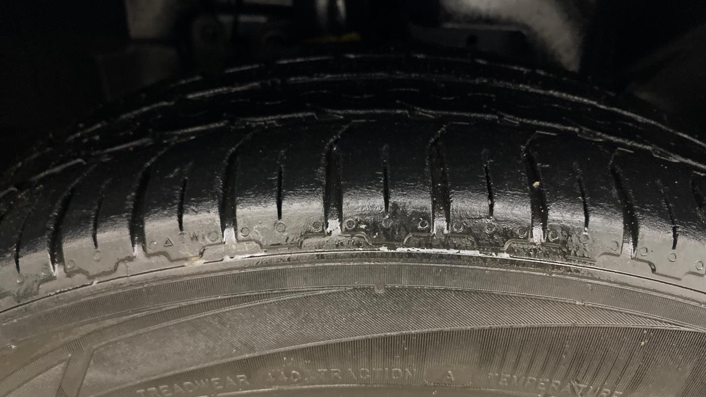2021 Ford Ecosport TITANIUM 1.5L PETROL AT, Petrol, Automatic, 1,10,045 km, Right Front Tyre Tread