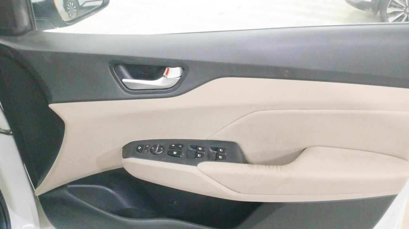 2018 Hyundai Verna 1.6 VTVT SX O, Petrol, Manual, 79,864 km, Driver Side Door Panels Control