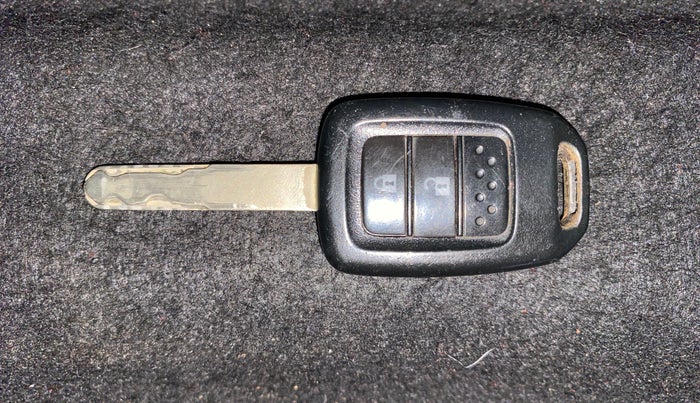 2015 Honda Jazz 1.2L I-VTEC SV, Petrol, Manual, 1,20,297 km, Key Close Up