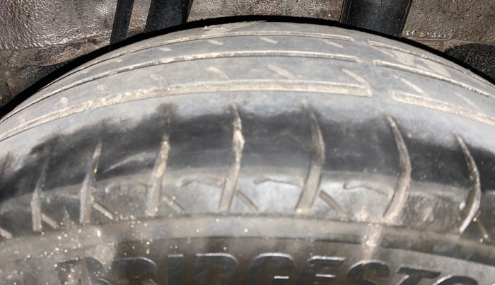 2015 Honda Jazz 1.2L I-VTEC SV, Petrol, Manual, 1,20,297 km, Left Rear Tyre Tread