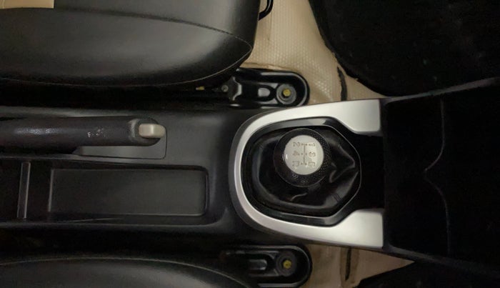 2015 Honda Jazz 1.2L I-VTEC SV, Petrol, Manual, 1,20,297 km, Gear Lever