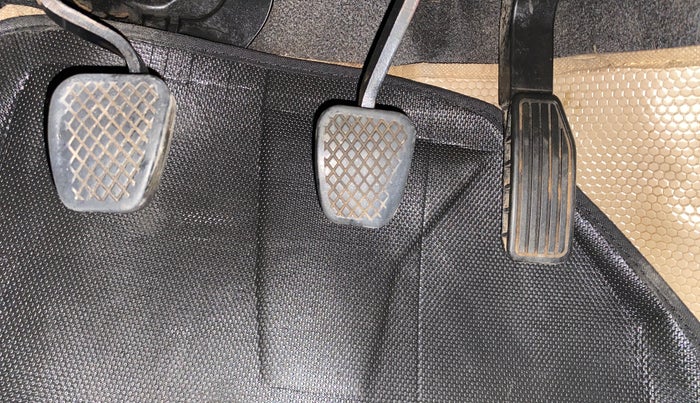 2015 Honda Jazz 1.2L I-VTEC SV, Petrol, Manual, 1,20,297 km, Pedals