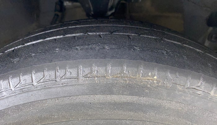 2016 Hyundai i10 MAGNA 1.1, Petrol, Manual, 88,061 km, Right Front Tyre Tread