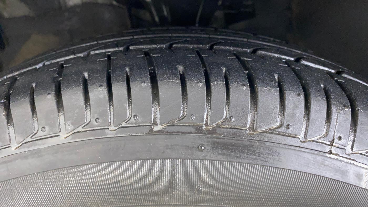 2016 Hyundai i10 MAGNA 1.1, Petrol, Manual, 88,061 km, Left Front Tyre Tread