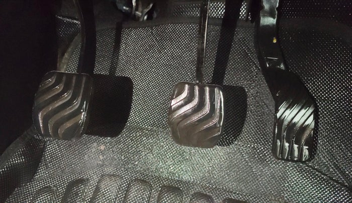 2021 Renault Kiger RXT (O) MT, CNG, Manual, 48,419 km, Pedals