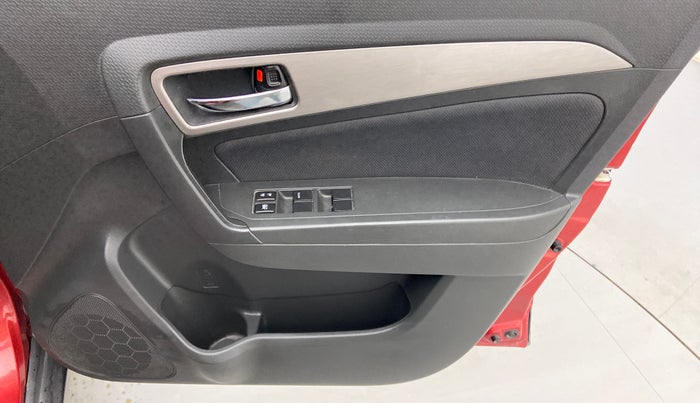 2017 Maruti Vitara Brezza ZDI PLUS DUAL TONE, Diesel, Manual, 1,03,256 km, Driver Side Door Panels Control