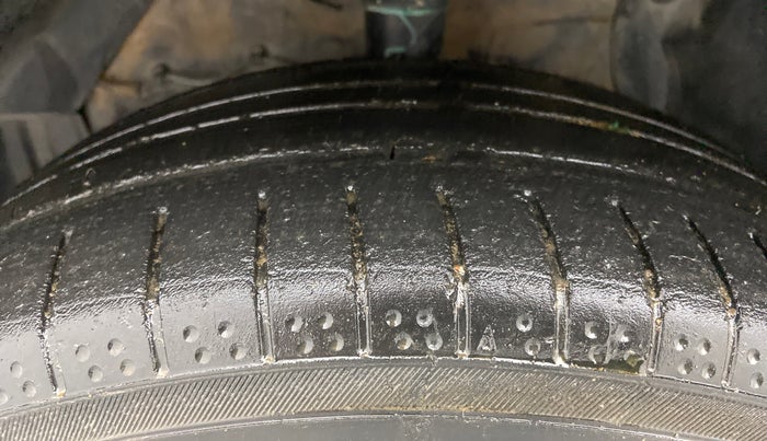 2017 Maruti Vitara Brezza ZDI PLUS DUAL TONE, Diesel, Manual, 1,03,256 km, Left Front Tyre Tread
