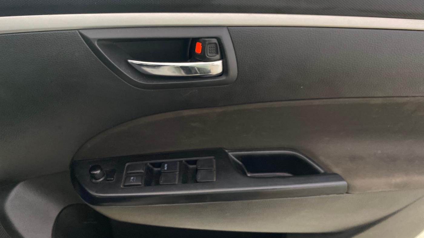 2017 Maruti Swift VXI, Petrol, Manual, 25,738 km, Driver Side Door Panels Control