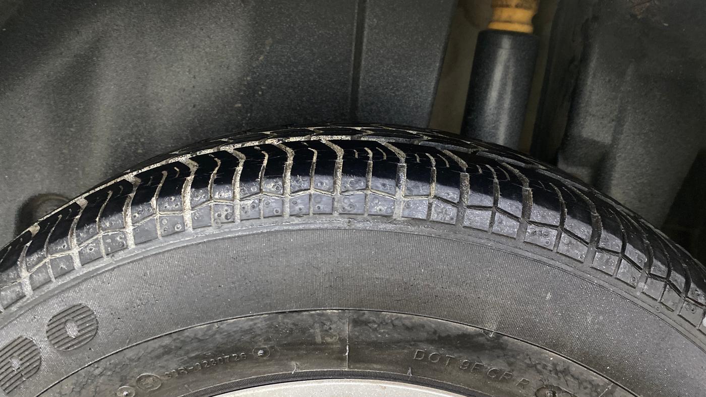 2017 Maruti Swift VXI, Petrol, Manual, 25,738 km, Left Rear Tyre Tread