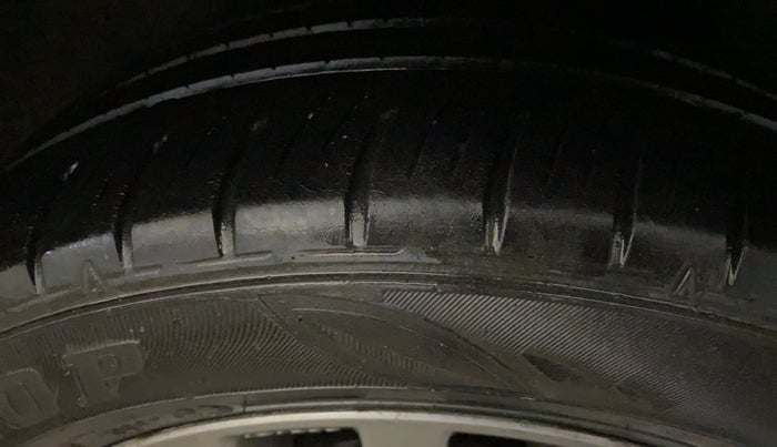 2016 Maruti Ciaz ZXI+ RS, Petrol, Manual, 76,161 km, Left Rear Tyre Tread