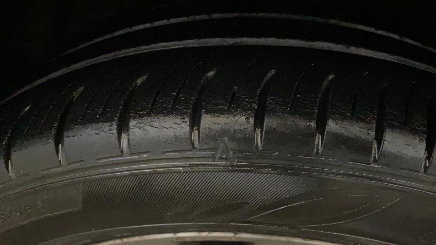 2016 Maruti Ciaz ZXI+ RS, Petrol, Manual, 76,161 km, Left Front Tyre Tread