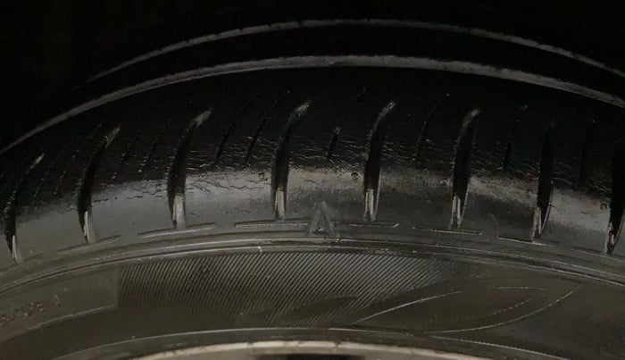 2016 Maruti Ciaz ZXI+ RS, Petrol, Manual, 76,161 km, Left Front Tyre Tread