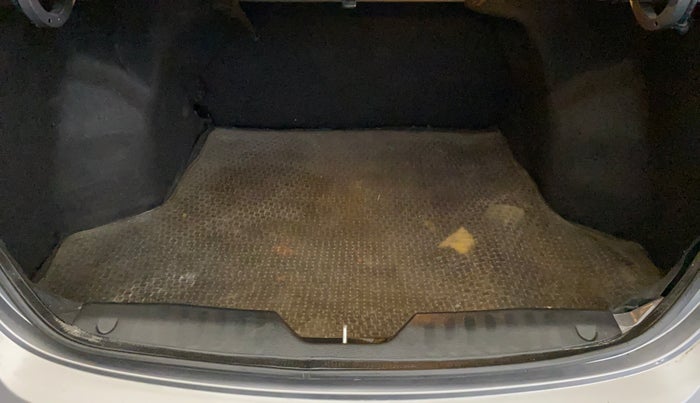 2016 Maruti Ciaz ZXI+ RS, Petrol, Manual, 76,161 km, Boot Inside