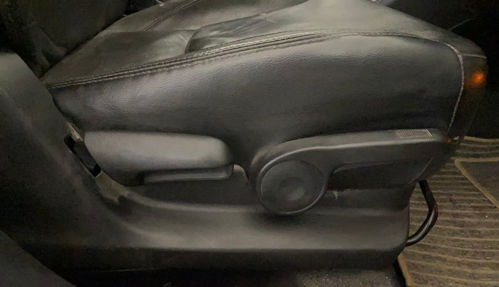 2016 Maruti Ciaz ZXI+ RS, Petrol, Manual, 76,161 km, Driver Side Adjustment Panel