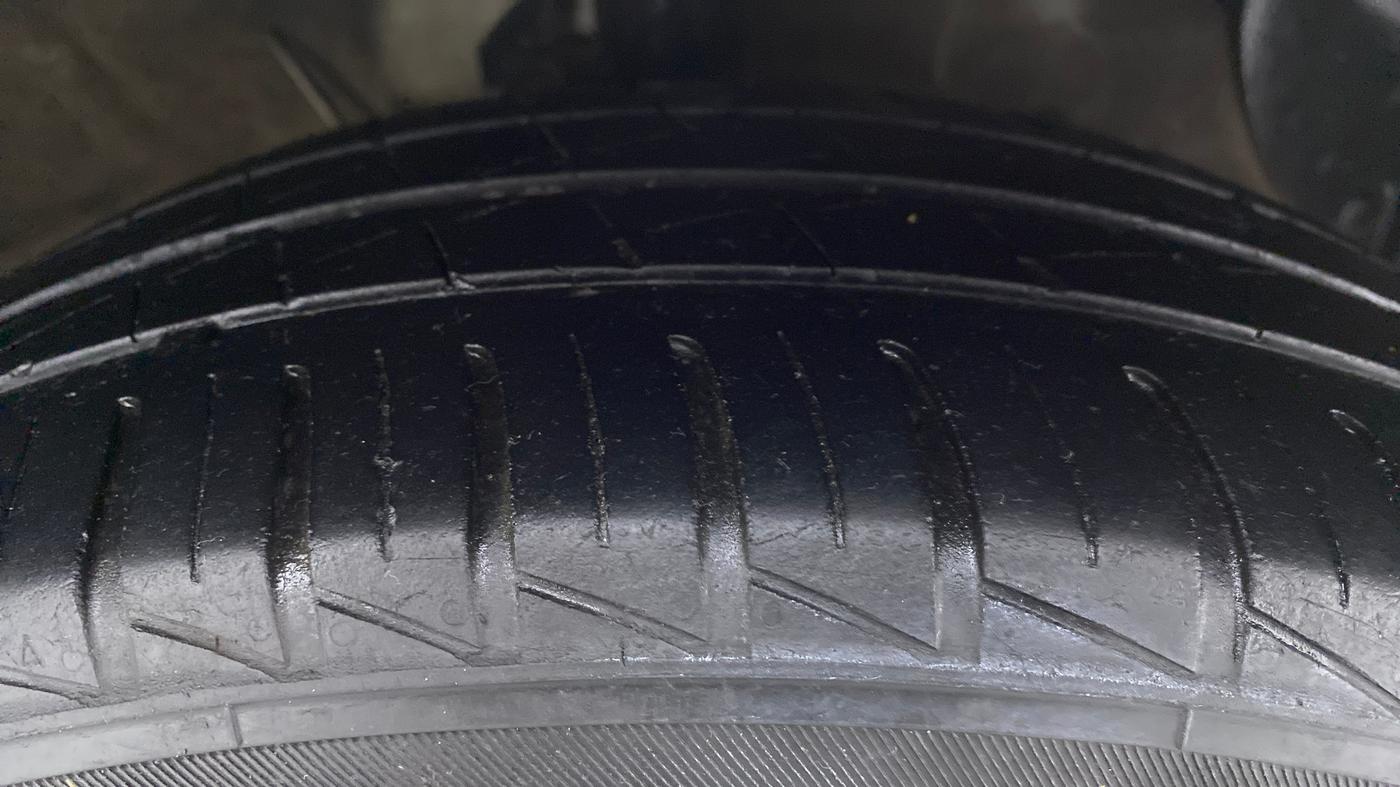 2021 Hyundai GRAND I10 NIOS MAGNA 1.2 AT, Petrol, Automatic, 52,180 km, Right Front Tyre Tread