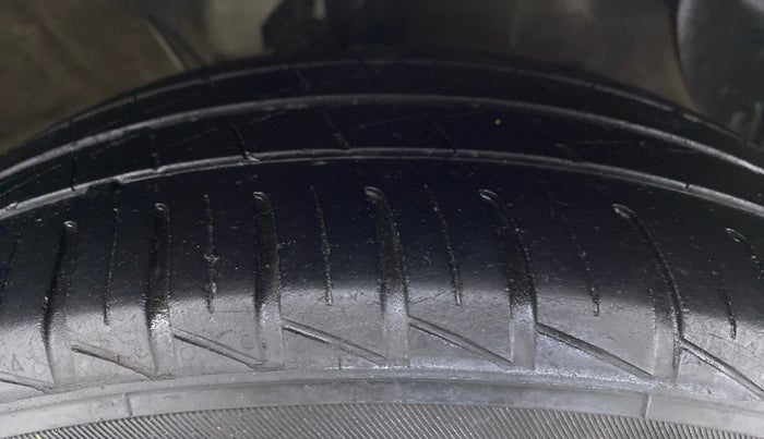 2021 Hyundai GRAND I10 NIOS MAGNA 1.2 AT, Petrol, Automatic, 52,180 km, Right Front Tyre Tread