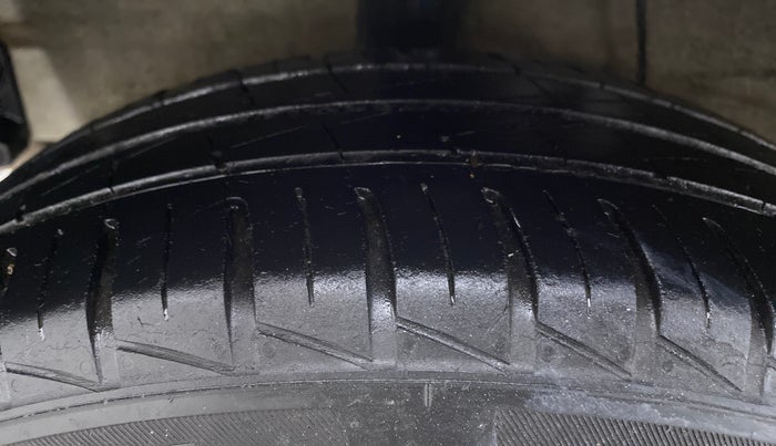 2021 Hyundai GRAND I10 NIOS MAGNA 1.2 AT, Petrol, Automatic, 52,180 km, Right Rear Tyre Tread