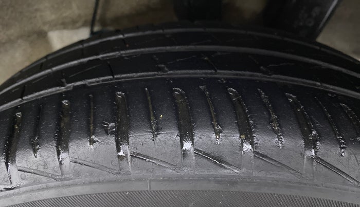 2021 Hyundai GRAND I10 NIOS MAGNA 1.2 AT, Petrol, Automatic, 52,180 km, Left Rear Tyre Tread