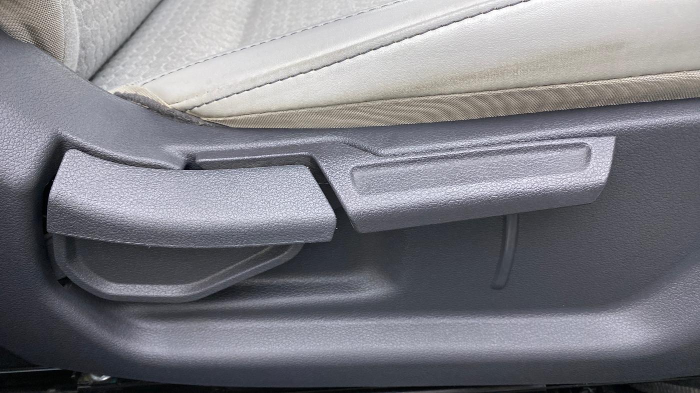 2021 Hyundai GRAND I10 NIOS MAGNA 1.2 AT, Petrol, Automatic, 52,180 km, Driver Side Adjustment Panel