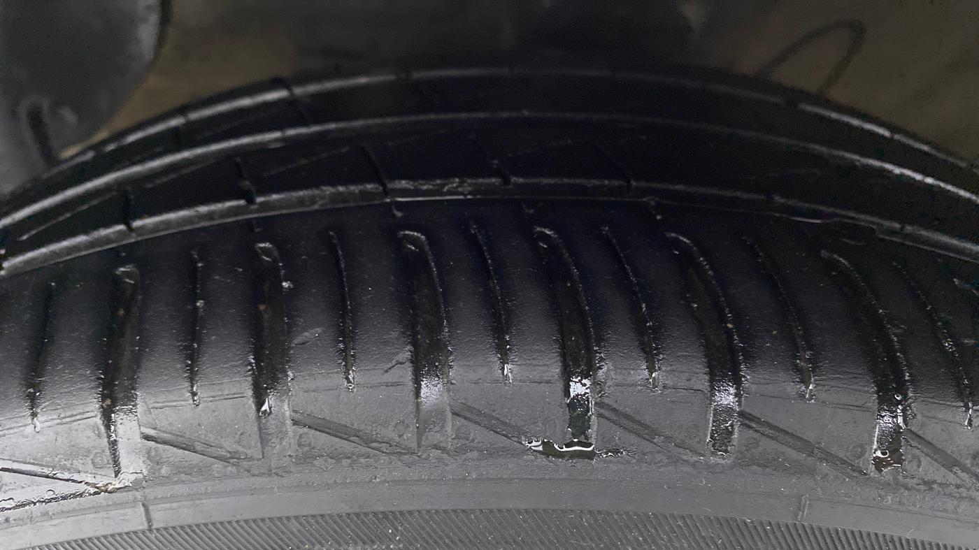 2021 Hyundai GRAND I10 NIOS MAGNA 1.2 AT, Petrol, Automatic, 52,180 km, Left Front Tyre Tread