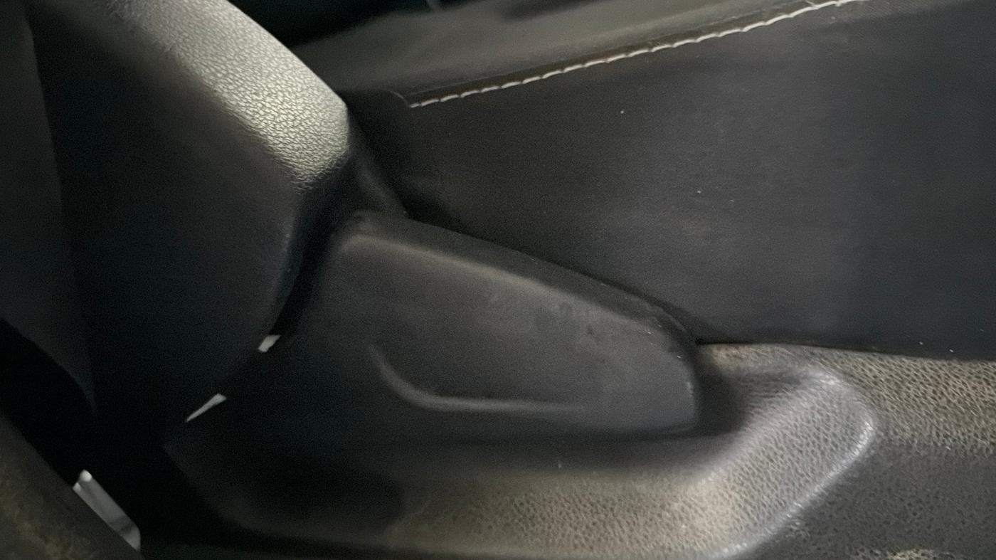 2020 Renault Kwid RXL, Petrol, Manual, 69,238 km, Driver Side Adjustment Panel