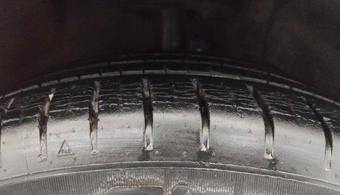 2016 Maruti Baleno ALPHA PETROL 1.2, Petrol, Manual, 37,593 km, Right Front Tyre Tread