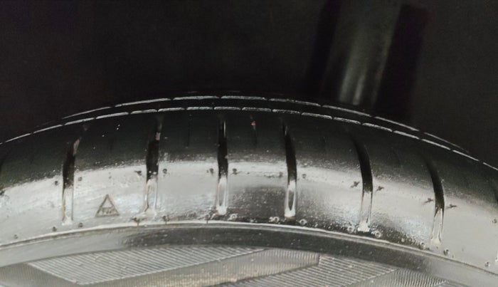 2016 Maruti Baleno ALPHA PETROL 1.2, Petrol, Manual, 37,593 km, Left Rear Tyre Tread