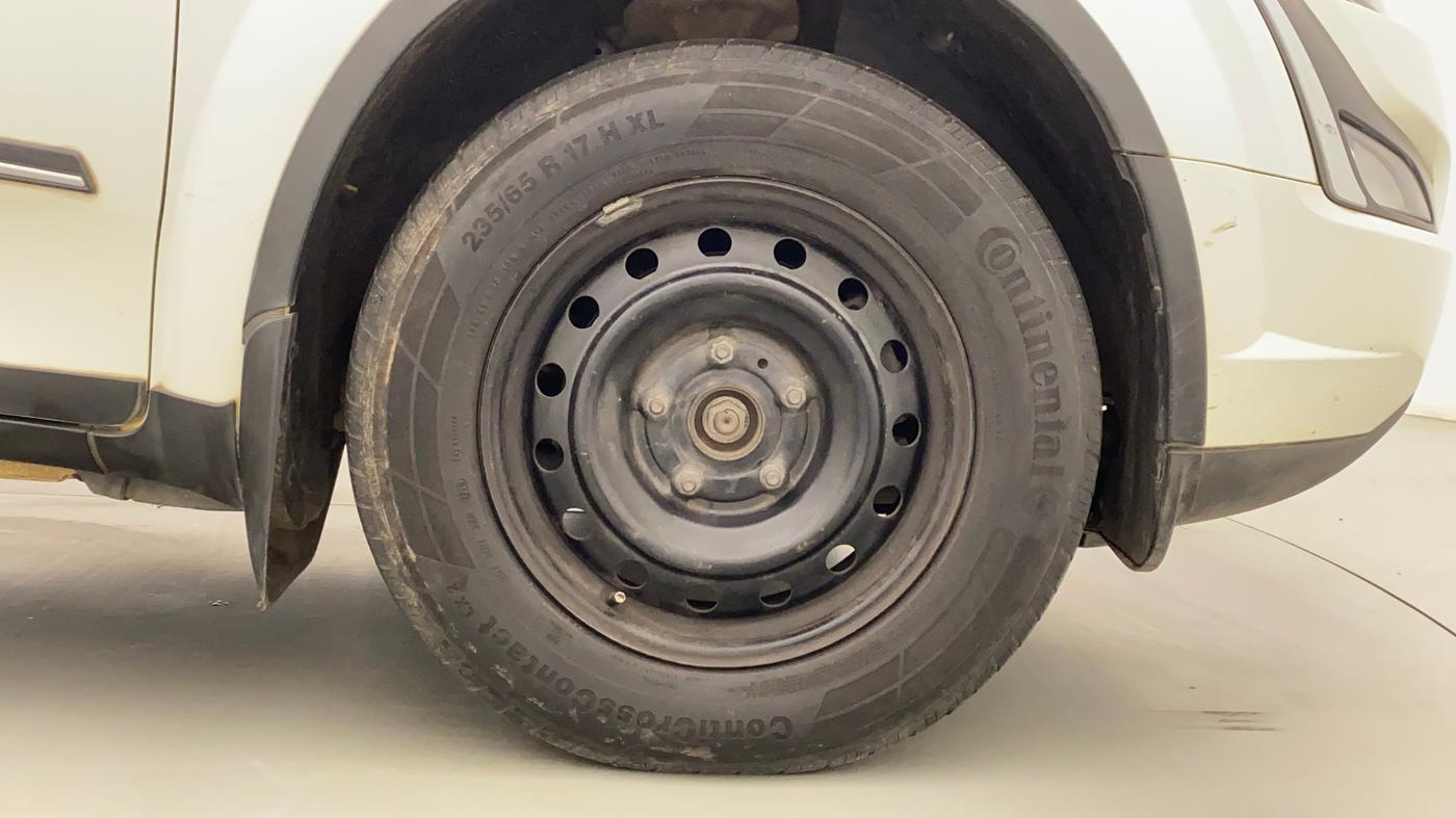 2018 Mahindra XUV500 W7, Diesel, Manual, 1,05,759 km, Right Front Wheel