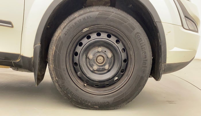 2018 Mahindra XUV500 W7, Diesel, Manual, 1,05,759 km, Right Front Wheel