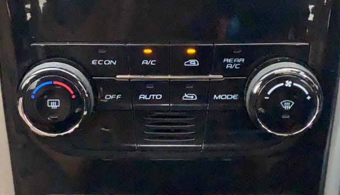 2018 Mahindra XUV500 W7, Diesel, Manual, 1,05,759 km, Automatic Climate Control