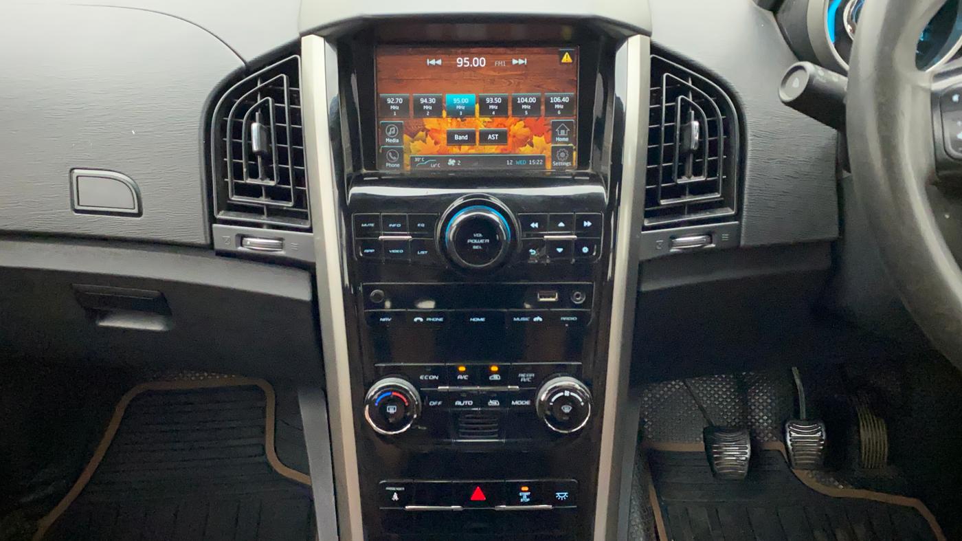 2018 Mahindra XUV500 W7, Diesel, Manual, 1,05,759 km, Air Conditioner