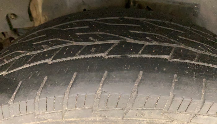 2018 Mahindra XUV500 W7, Diesel, Manual, 1,05,759 km, Right Rear Tyre Tread