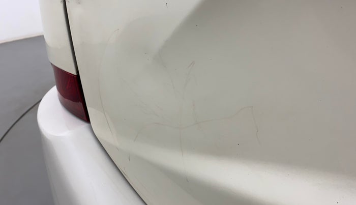 2018 Mahindra XUV500 W7, Diesel, Manual, 1,05,759 km, Dicky (Boot door) - Minor scratches