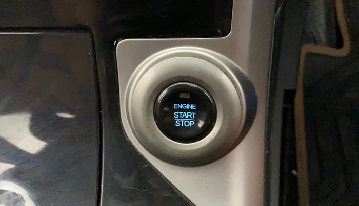 2018 Mahindra XUV500 W7, Diesel, Manual, 1,05,759 km, Keyless Start/ Stop Button