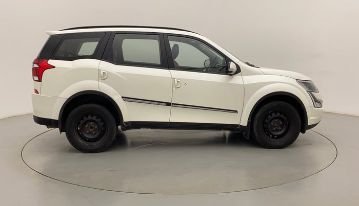2018 Mahindra XUV500 W7, Diesel, Manual, 1,05,759 km, Right Side View