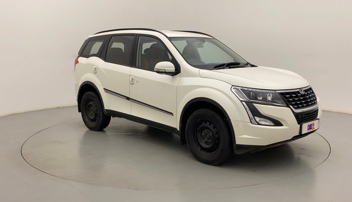 2018 Mahindra XUV500 W7, Diesel, Manual, 1,05,759 km, Right Front Diagonal
