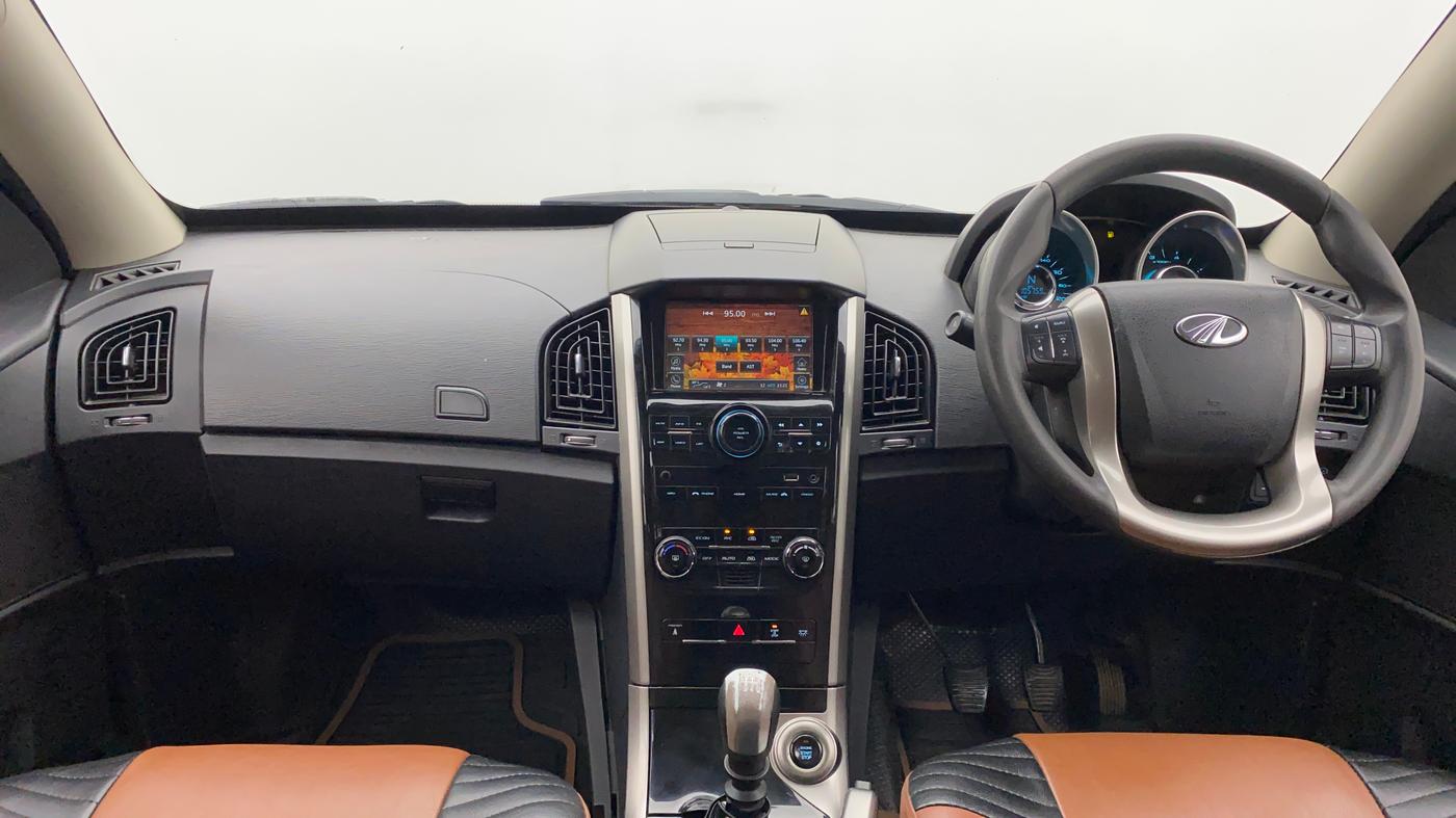 2018 Mahindra XUV500 W7, Diesel, Manual, 1,05,759 km, Dashboard
