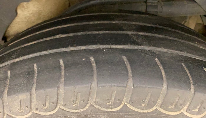 2018 Mahindra XUV500 W7, Diesel, Manual, 1,05,759 km, Left Rear Tyre Tread