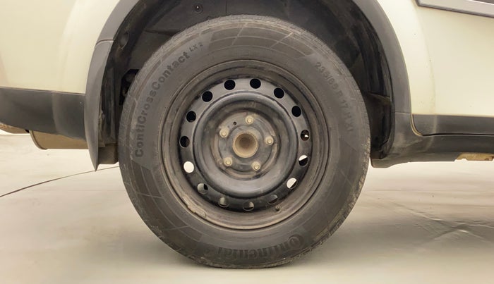 2018 Mahindra XUV500 W7, Diesel, Manual, 1,05,759 km, Right Rear Wheel