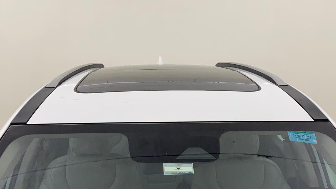 2022 Mahindra XUV700 AX 7 LUXURY P AT 7 STR, Petrol, Automatic, 63,719 km, Moonroof/ Sunroof
