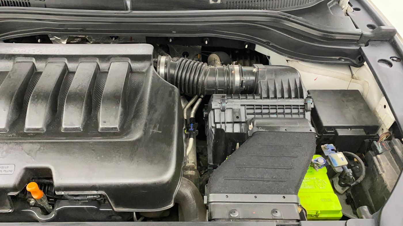 2022 Mahindra XUV700 AX 7 LUXURY P AT 7 STR, Petrol, Automatic, 63,719 km, Engine View - Left